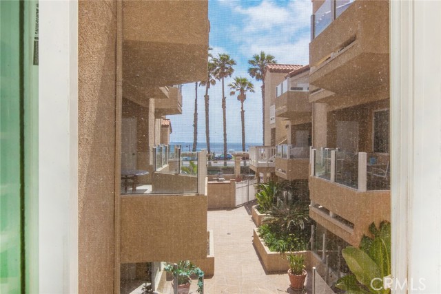 Detail Gallery Image 8 of 47 For 2000 Pacific Coast Hwy #203,  Huntington Beach,  CA 92648 - 1 Beds | 1 Baths