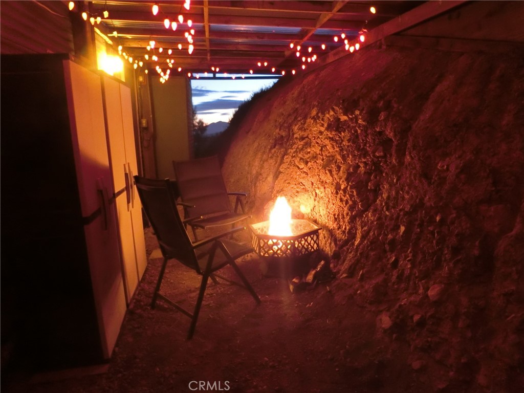 https://media.crmls.org/medias/bce51d56-c300-40bf-8cf4-09faef88f9a5.jpg?preset=X-Large