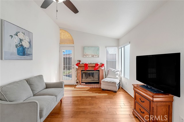 Detail Gallery Image 2 of 26 For 12709 Gaines, Victorville,  CA 92392 - 3 Beds | 2 Baths