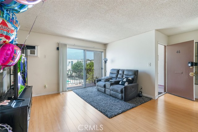 820 N Raymond Avenue, Pasadena CA: https://media.crmls.org/medias/bce5dc87-57a3-4bd9-a08a-6e0637d0229f.jpg
