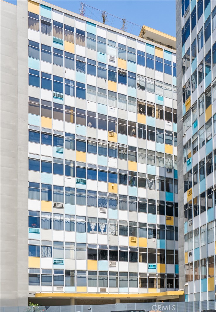 https://media.crmls.org/medias/bce6130b-a4ee-4a60-a4ef-f40040b96c7b.jpg?preset=X-Large