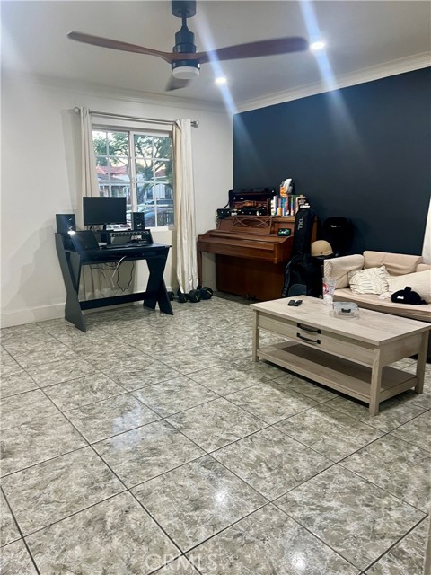 Detail Gallery Image 4 of 18 For 6808 Benson, Huntington Park,  CA 90255 - 2 Beds | 1 Baths