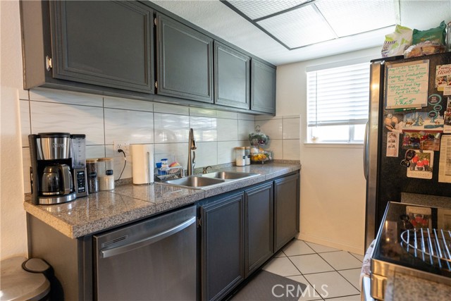 Detail Gallery Image 10 of 16 For 995 W Calle Del Cielo #4 #4,  Azusa,  CA 91702 - 2 Beds | 1 Baths