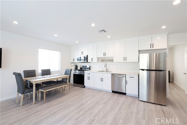 Detail Gallery Image 4 of 26 For 18623 Bryant St, Northridge,  CA 91324 - 3 Beds | 2 Baths