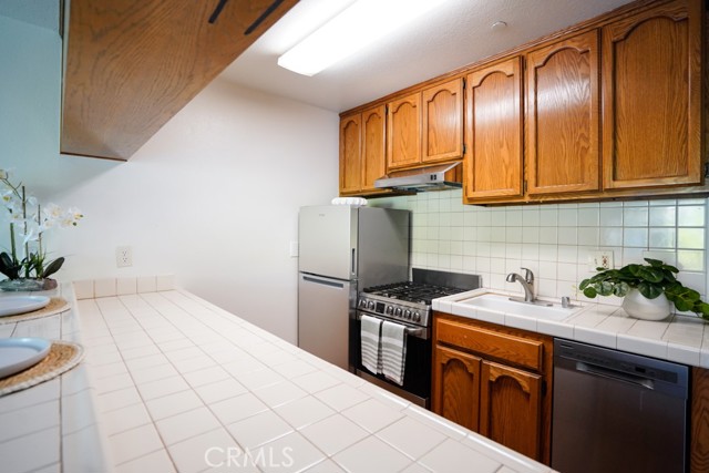 17200 Newhope Street, Fountain Valley CA: https://media.crmls.org/medias/bce8a56b-d462-4d25-85f3-d7a94965e44e.jpg