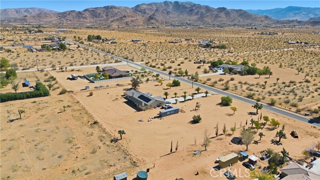 Detail Gallery Image 11 of 22 For 24030 Cahuilla Rd, Apple Valley,  CA 92307 - 4 Beds | 3 Baths