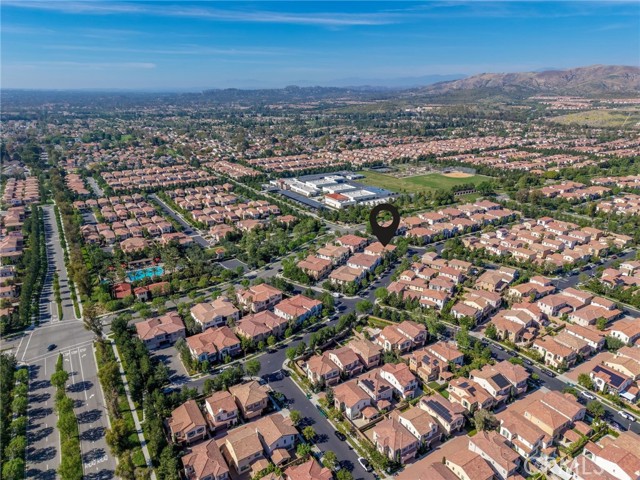 Detail Gallery Image 2 of 31 For 83 Henson, Irvine,  CA 92620 - 4 Beds | 3 Baths