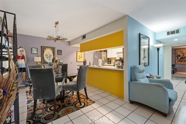 200 E Racquet Club Rd, Palm Springs CA: https://media.crmls.org/medias/bcedc9b5-ee2b-4fc8-808a-05463c19d248.jpg