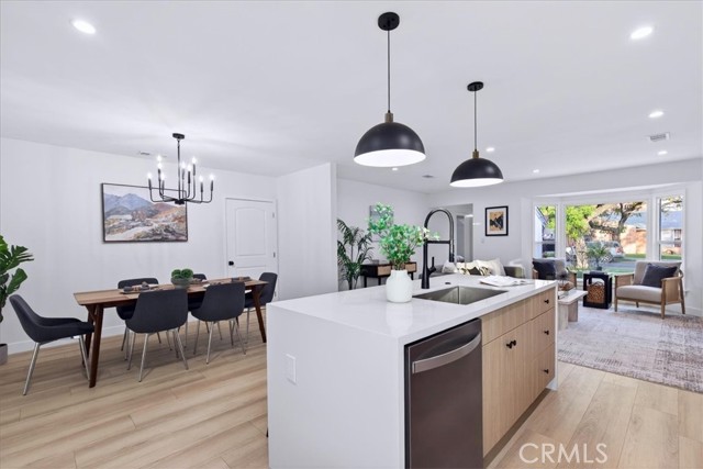 Detail Gallery Image 8 of 34 For 3825 Edgehill Dr, Los Angeles,  CA 90008 - 3 Beds | 2 Baths