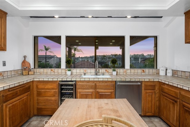 22571 Labrusca, Mission Viejo CA: https://media.crmls.org/medias/bcee59c5-701d-4993-849f-9808fb165c09.jpg