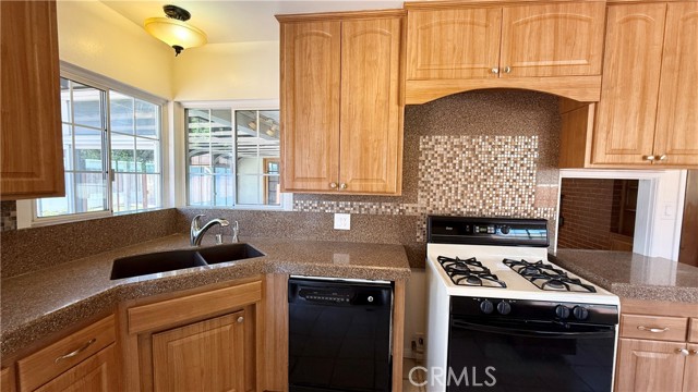 Detail Gallery Image 12 of 26 For 1048 E 45th Way, Long Beach,  CA 90807 - 3 Beds | 2 Baths