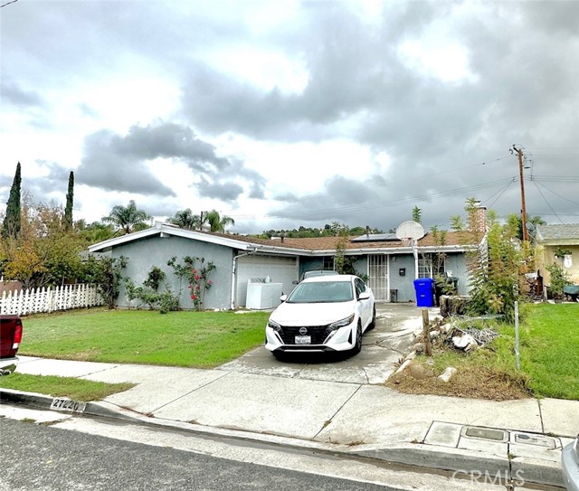 Detail Gallery Image 2 of 17 For 27220 Marchland, Canyon Country,  CA 91351 - 3 Beds | 1/1 Baths