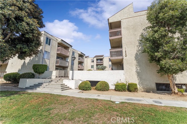 Detail Gallery Image 2 of 26 For 1620 Neil Armstrong St #206,  Montebello,  CA 90640 - 2 Beds | 2 Baths