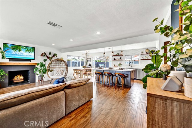 2218 S Linda Way, Santa Ana CA: https://media.crmls.org/medias/bcef6700-84ef-453b-af52-a2d69ce2b80f.jpg