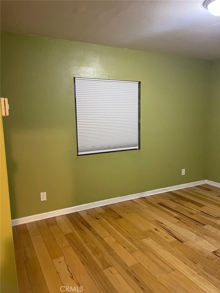https://media.crmls.org/medias/bcefbdac-7e2d-4f93-8a7d-16dd55de8b19.jpg?preset=X-Large