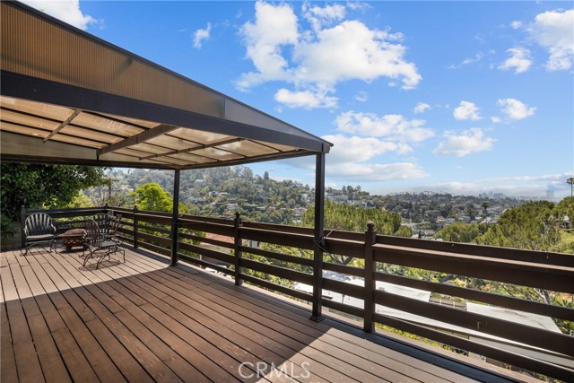 2067 Mayview Drive, Los Angeles CA: https://media.crmls.org/medias/bcefdddb-d369-4481-8c74-c3ef363b2e9c.jpg