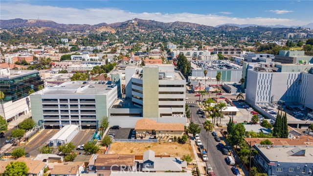 Detail Gallery Image 54 of 67 For 1417 N Kenmore Ave, Los Angeles,  CA 90027 - 7 Beds | 4 Baths