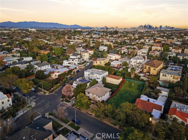 Detail Gallery Image 25 of 26 For 4916 W 12th St, Los Angeles,  CA 90019 - 6 Beds | 4 Baths