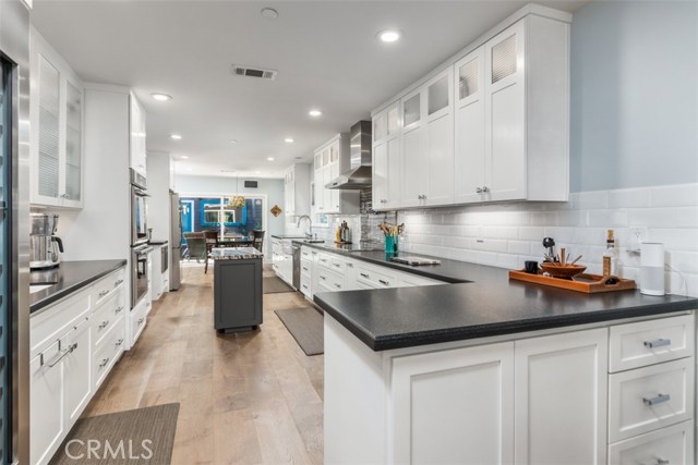 732 36th Street, Manhattan Beach, California 90266, 4 Bedrooms Bedrooms, ,3 BathroomsBathrooms,Residential,Sold,36th,SB21235456