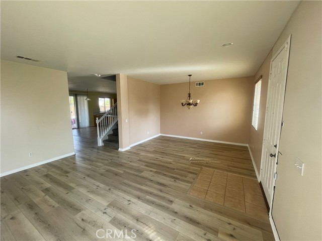 Detail Gallery Image 4 of 13 For 12926 Arvila Dr, Victorville,  CA 92392 - 6 Beds | 2/1 Baths