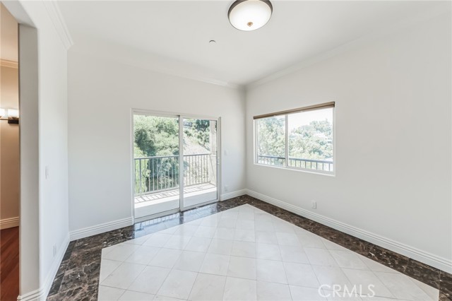 Detail Gallery Image 12 of 38 For 5038 Tendilla Ave, Woodland Hills,  CA 91364 - 5 Beds | 3/1 Baths