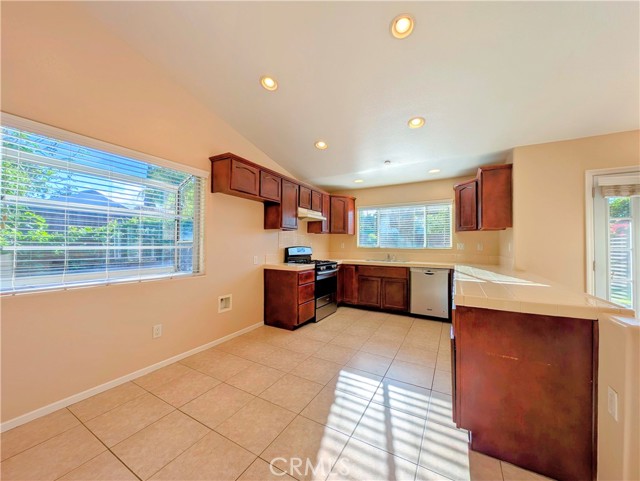 128 Channing Street, Redlands CA: https://media.crmls.org/medias/bcf2f0d6-2237-47b6-af2f-60e10b04ebe2.jpg
