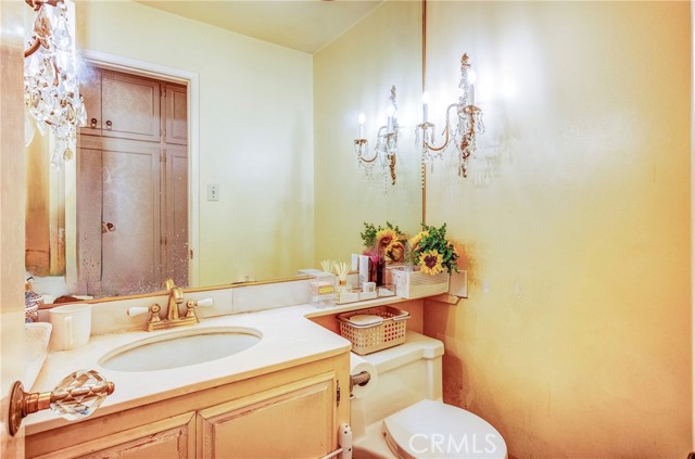 Detail Gallery Image 15 of 27 For 9117 Florence Ave #102,  Downey,  CA 90240 - 3 Beds | 2/1 Baths