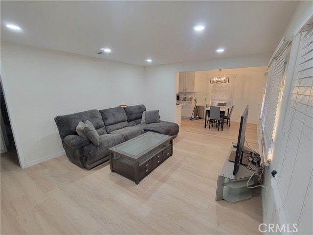 Detail Gallery Image 3 of 19 For 11702 Rockwall St, Lakewood,  CA 90715 - 3 Beds | 2 Baths