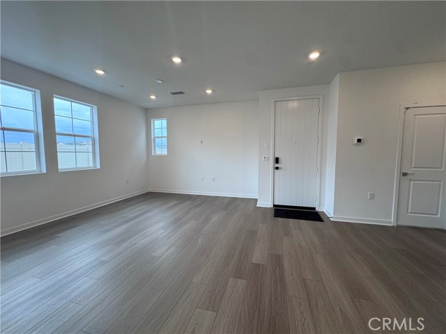 12865 Denali Way, Eastvale CA: https://media.crmls.org/medias/bcf43ddb-e92d-4927-a12a-f436cadcd8a6.jpg