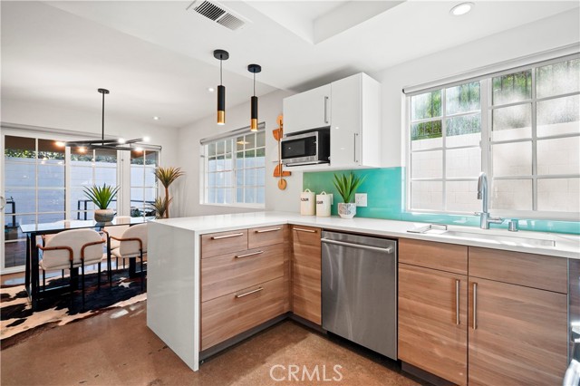 Detail Gallery Image 7 of 35 For 2364 Duane St #7,  Silver Lake Los Angeles,  CA 90039 - 2 Beds | 2/1 Baths