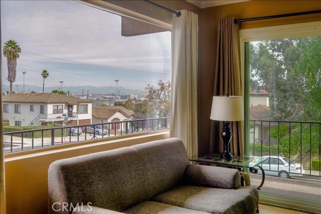 1811 South Alma Street, San Pedro CA: https://media.crmls.org/medias/bcf52f46-9bab-4495-9d3a-432dc678de82.jpg