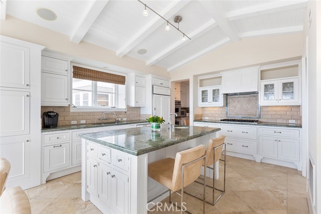 Detail Gallery Image 7 of 43 For 322 Emerald Bay, Laguna Beach,  CA 92651 - 6 Beds | 6/1 Baths