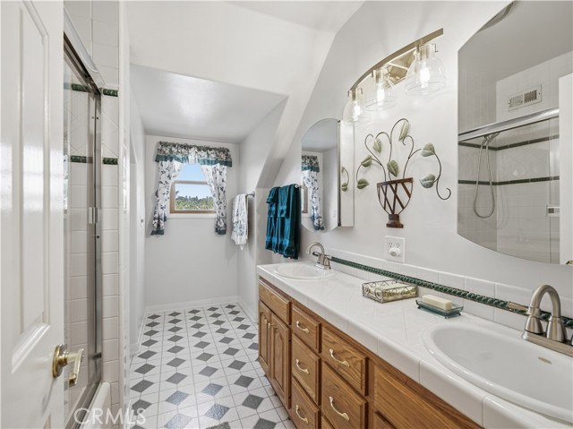 Detail Gallery Image 10 of 12 For 11614 Ostrom, Granada Hills,  CA 91344 - 4 Beds | 2 Baths