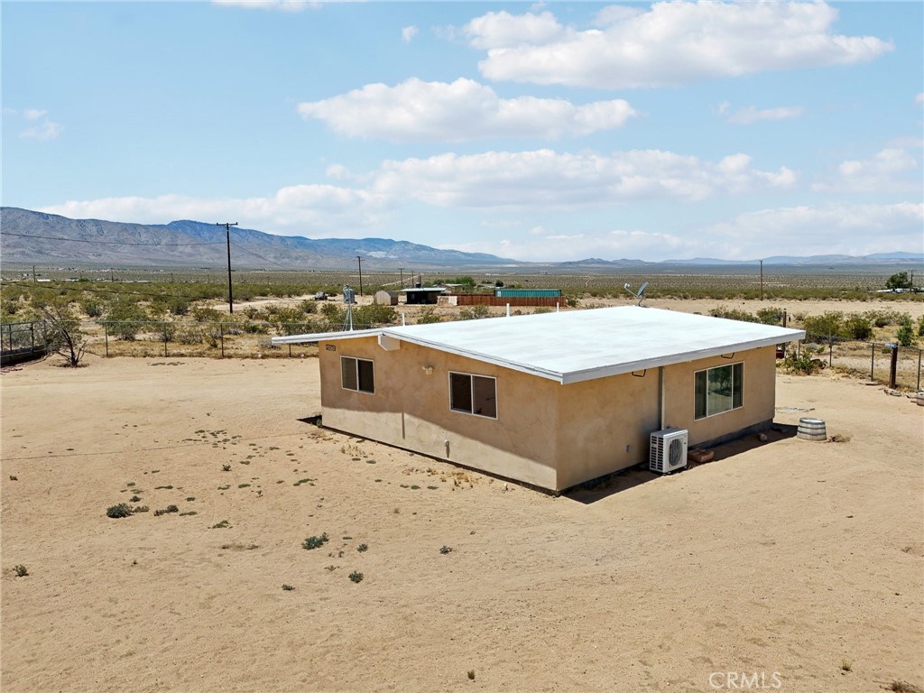 https://media.crmls.org/medias/bcf63b69-d5c0-4e6c-b1f5-298ba8a54b87.jpg?preset=X-Large
