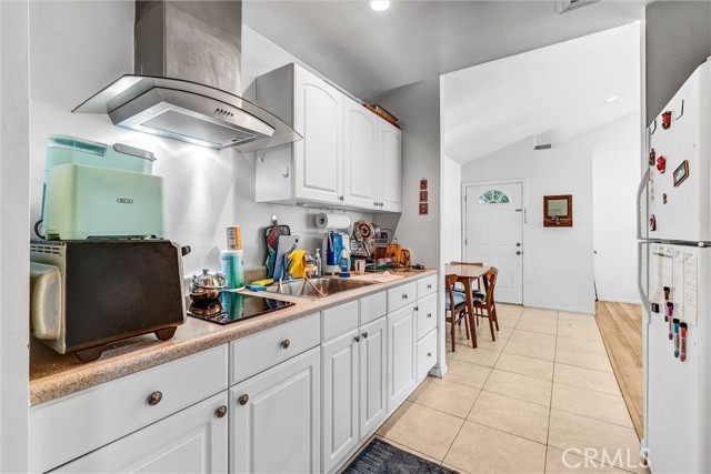 Detail Gallery Image 12 of 17 For 4921 Newcastle Ave, Encino,  CA 91316 - 1 Beds | 1 Baths