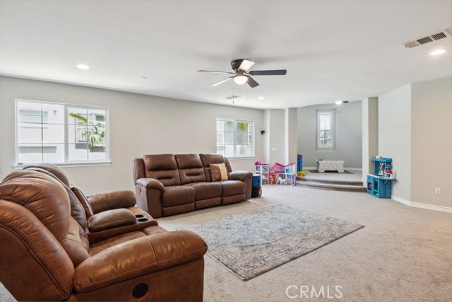 Detail Gallery Image 18 of 41 For 5460 Turin Way, Fontana,  CA 92336 - 4 Beds | 3 Baths