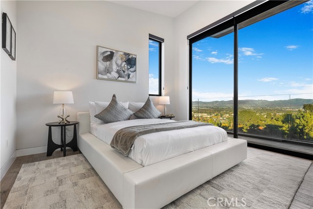 Detail Gallery Image 26 of 47 For 18296 Karen Dr, Tarzana,  CA 91356 - 5 Beds | 6 Baths