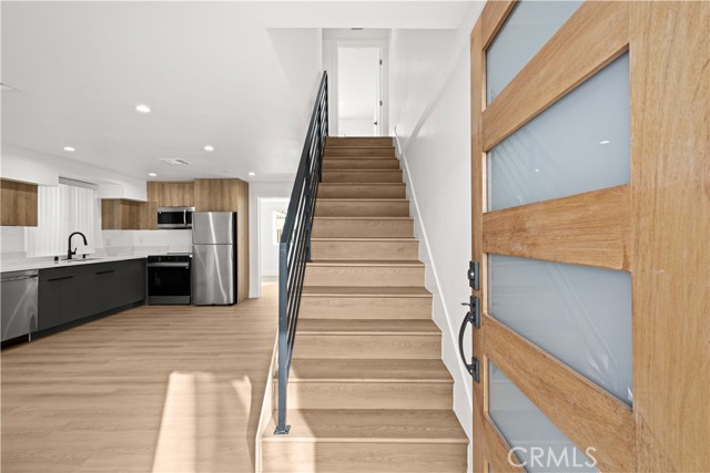 Detail Gallery Image 9 of 27 For 2002 Hillcrest Dr, Los Angeles,  CA 90016 - 4 Beds | 4 Baths