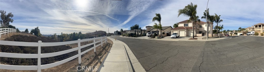https://media.crmls.org/medias/bcf966ff-3e6c-4bab-9fe3-ef4d84ac160b.jpg?preset=X-Large