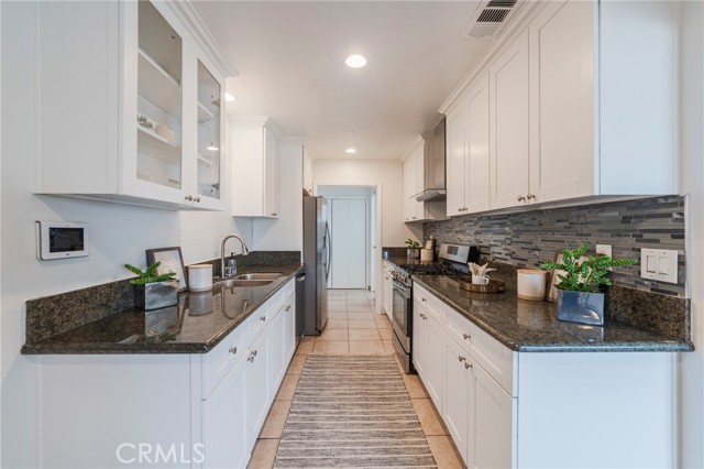 Detail Gallery Image 12 of 37 For 2127 W Sunrise Ave, Anaheim,  CA 92801 - 3 Beds | 1/1 Baths