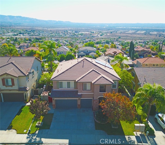 Detail Gallery Image 2 of 28 For 30185 Tenaya Ln, Highland,  CA 92346 - 5 Beds | 4/1 Baths