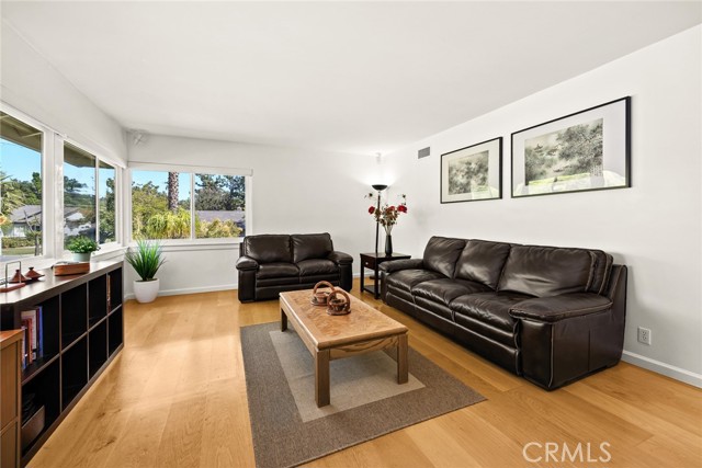 250 Hillgreen Place, Arcadia CA: https://media.crmls.org/medias/bcf9c813-deca-4f85-87db-3dbbdc66a0a9.jpg
