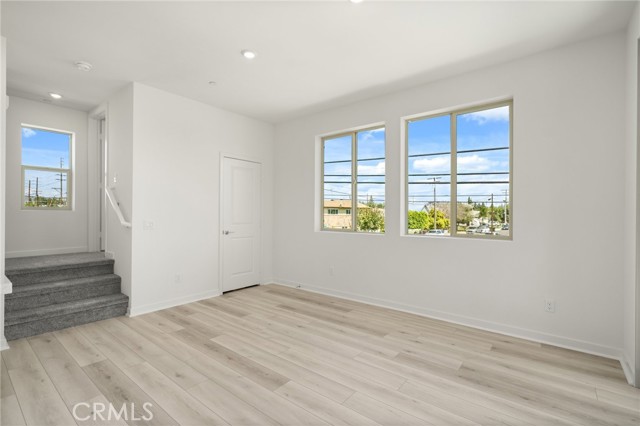 Detail Gallery Image 5 of 12 For 1595 E. Hermosa Lane #6, Placentia,  CA 92870 - 3 Beds | 2/1 Baths