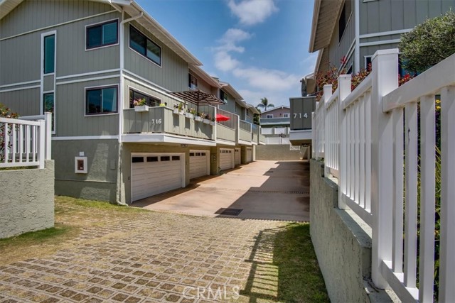 716 Irena Avenue, Redondo Beach, California 90277, 2 Bedrooms Bedrooms, ,2 BathroomsBathrooms,Residential,Sold,Irena,SB22091877