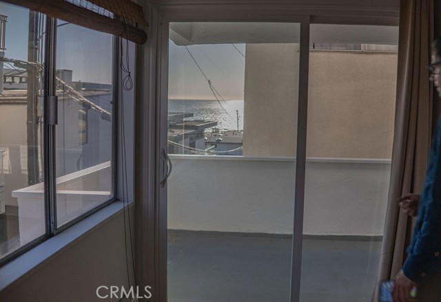 Detail Gallery Image 6 of 29 For 218 15th Street #C,  Manhattan Beach,  CA 90266 - 3 Beds | 2/1 Baths