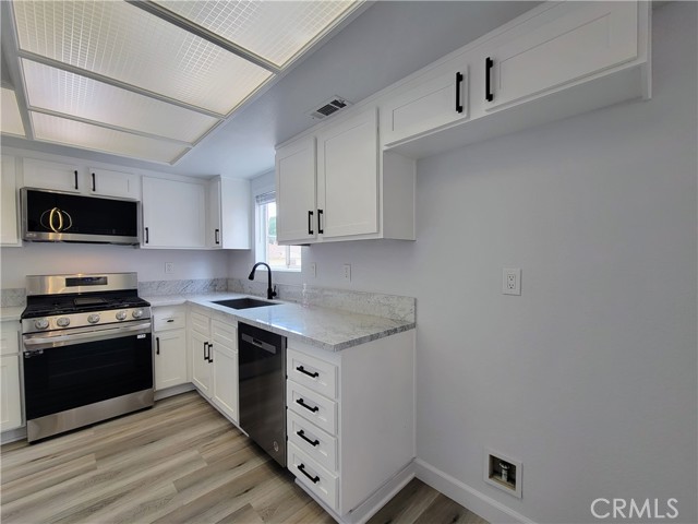 Detail Gallery Image 8 of 29 For 15928 Hunsaker Ave #1,  Paramount,  CA 90723 - 3 Beds | 2/1 Baths