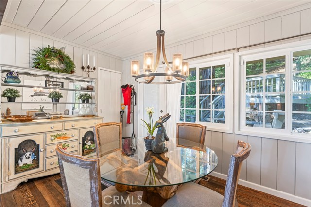 Detail Gallery Image 9 of 36 For 31741 Wagon Wheel Dr, Running Springs,  CA 92382 - 3 Beds | 2 Baths