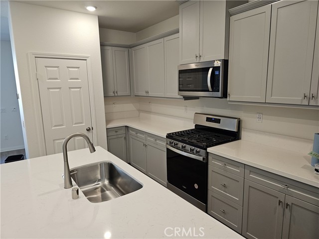 Detail Gallery Image 4 of 15 For 3937 E Carmel Privado, Ontario,  CA 91761 - 3 Beds | 2/1 Baths