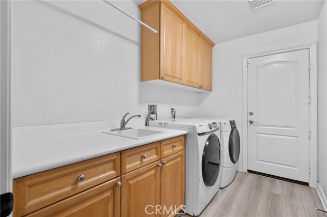 21 Via Del Renal Court, Lake Elsinore CA: https://media.crmls.org/medias/bcfd2440-7019-4452-a432-c76a7272cba0.jpg