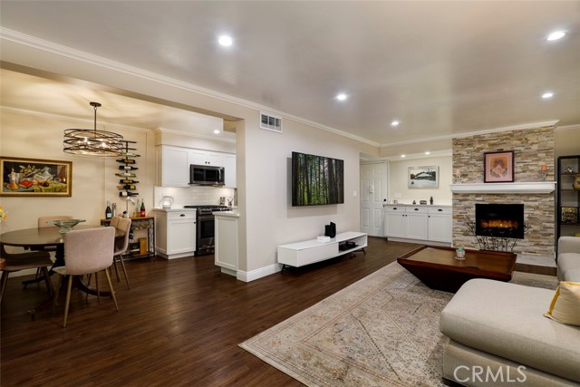 Detail Gallery Image 3 of 19 For 4528 Colbath Ave #103,  Sherman Oaks,  CA 91423 - 1 Beds | 1 Baths